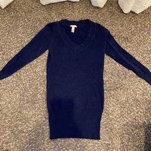 Long navy blue Vneck sweater
